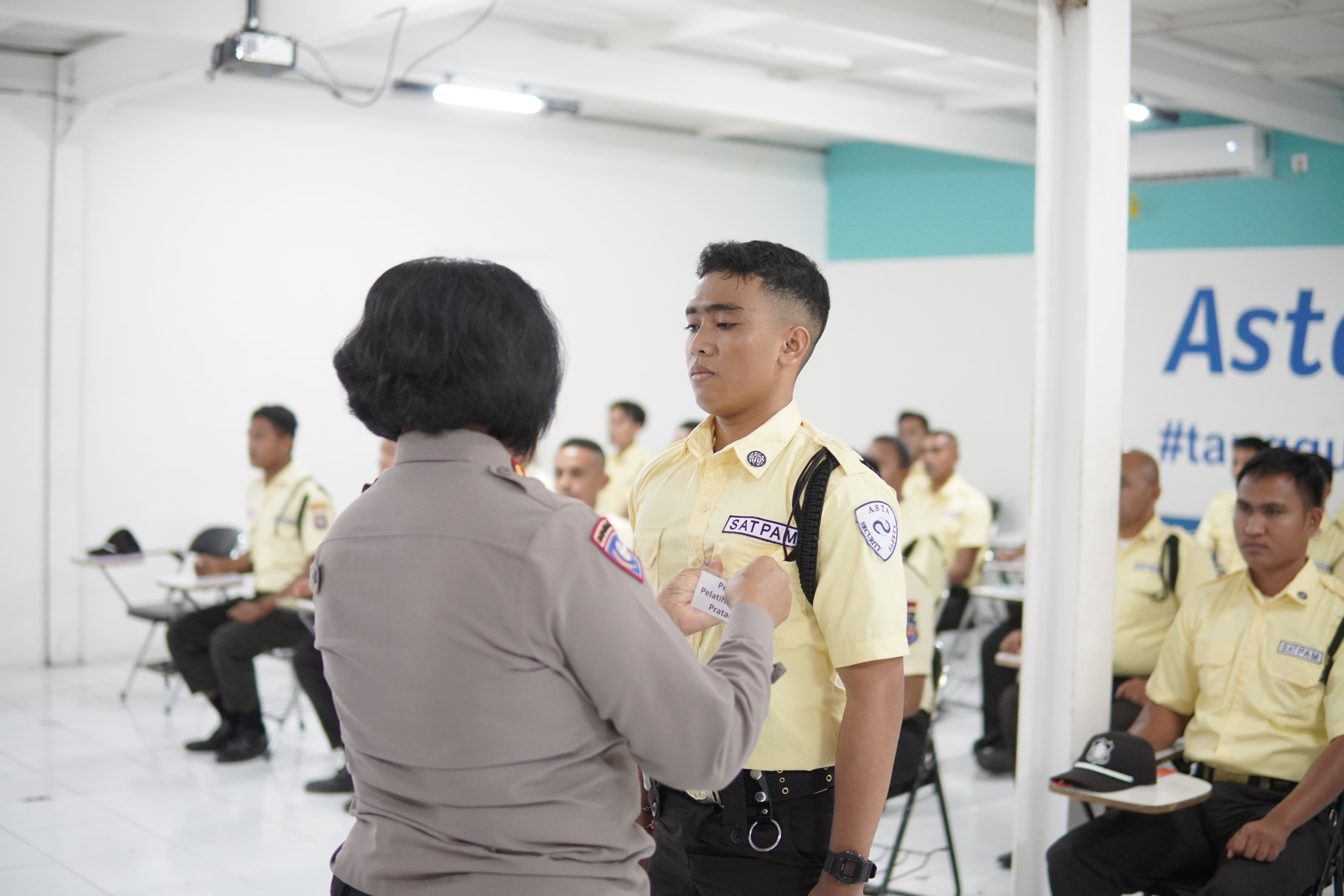 Penyematan Pin Gada Pratama Diklat Asta