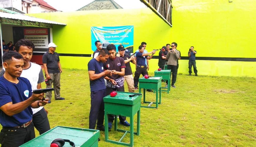 Latihan Menembak yang Diikuti Oleh Satpam Gada Pratama Bertempat di Wisma Bayu